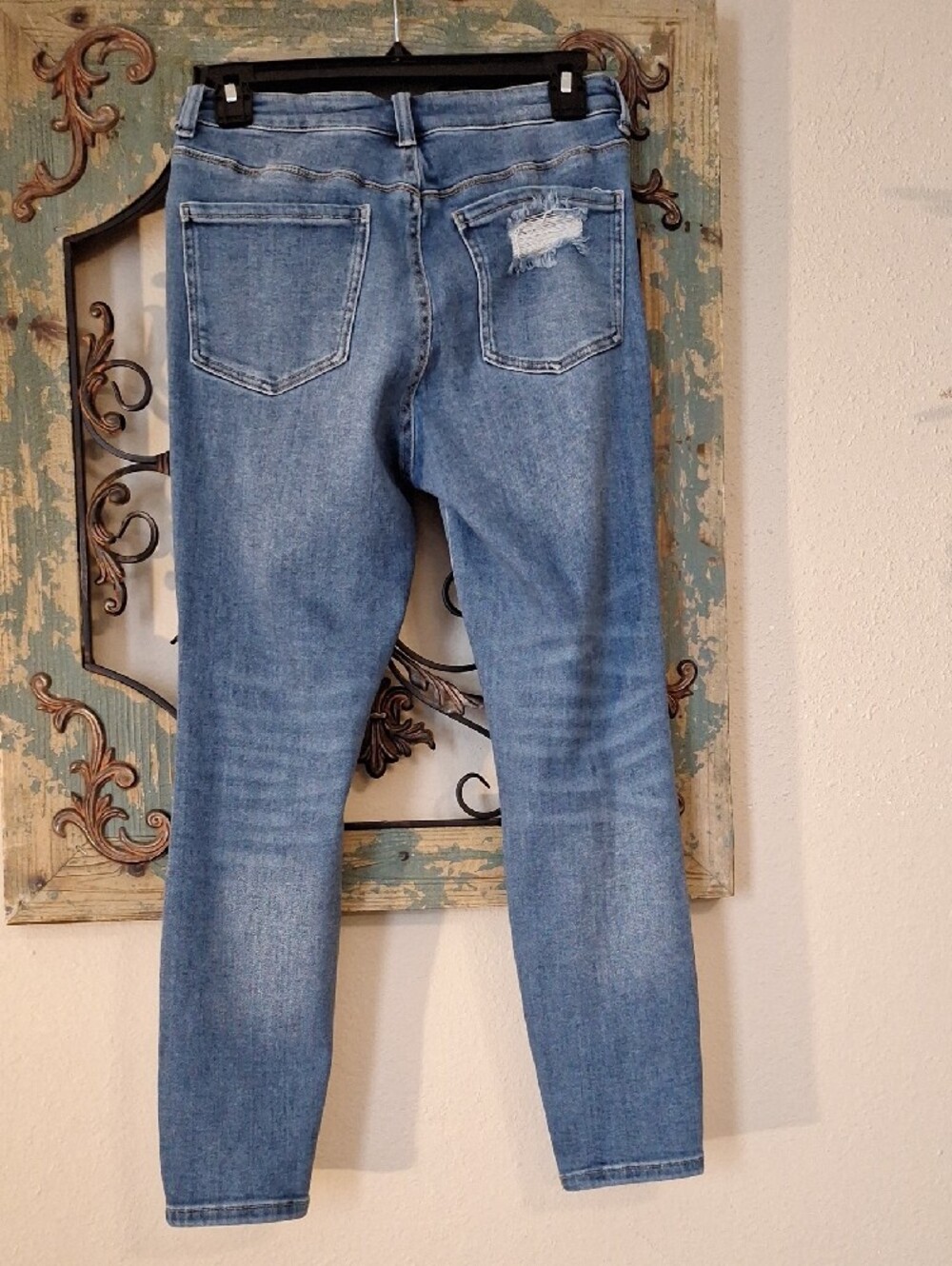 🔥🔥CLEARANCE🔥🔥
Wax Jean Distressed Ankle Skinny Jeans in Light Blue. Size 11 - Picture 4 of 6